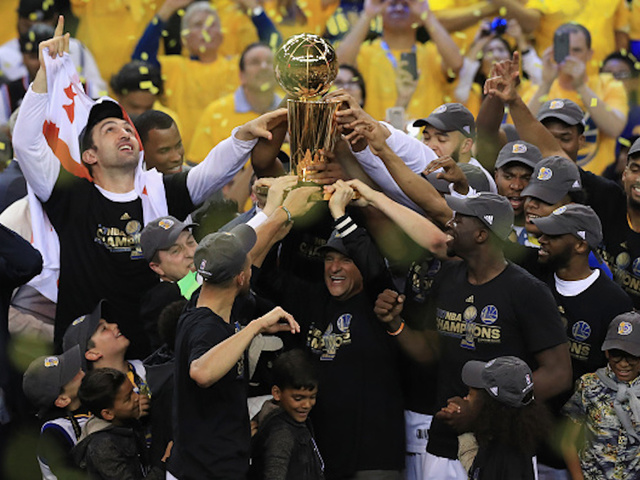 Oakland triumphant as parade celebrates NBA-champion Warriors Oakland triumphant as parade celebrates NBA-champion Warriors