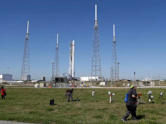 SpaceX successfully launches, lands rocket
