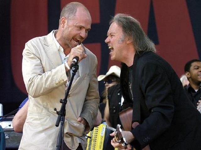 Tragically Hip singer diagnosed with cancer
