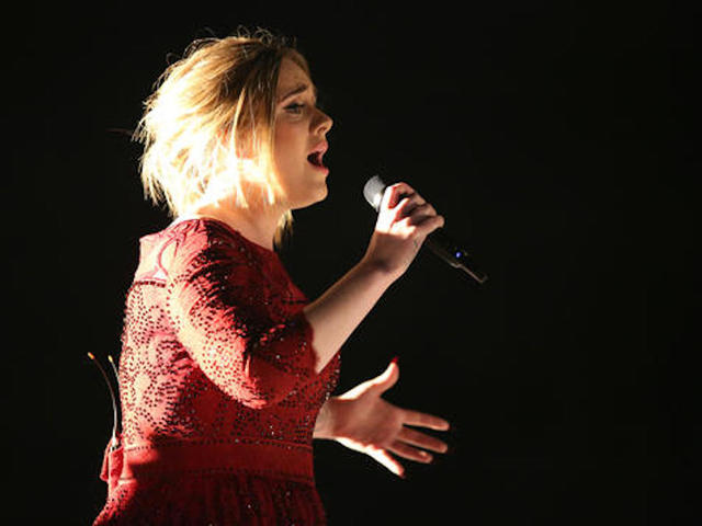Adele endorses Hillary Clinton during Miami concert