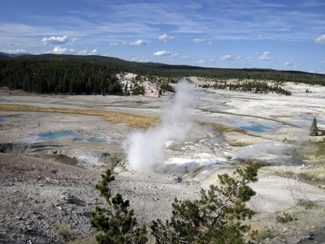 Man killed, body dissolved in Yellowstone hot spring