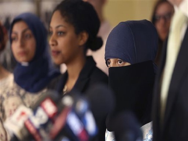 Muslim woman mistaken as terrorist in Chicago sues police