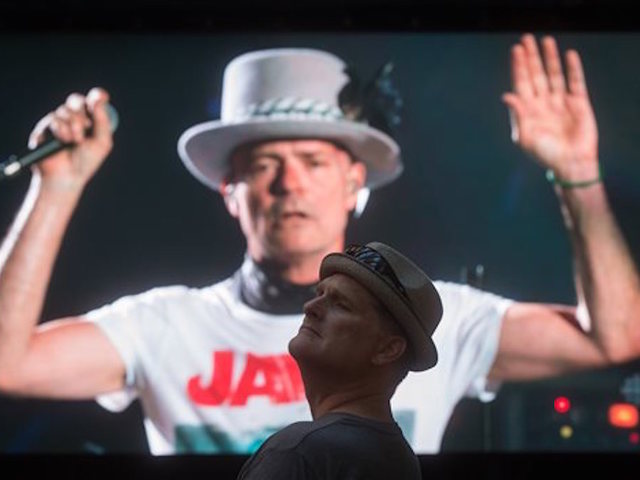 Canadians bid adieu to band Tragically Hip whose singer is dying