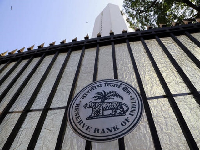 Millions scramble after India scraps largest banknotes