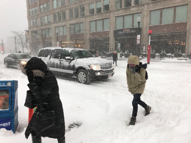 Blizzard pounds the Northeast, stranding travelers