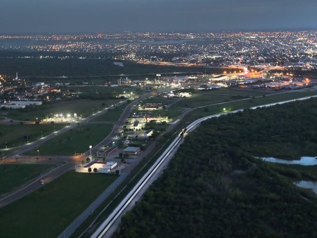 Trump requests $1 billion to build 62 miles of border wall