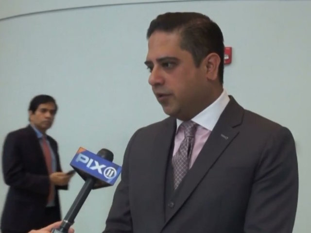 N.J. doctor saves woman on United flight where medical supplies were 'lacking'