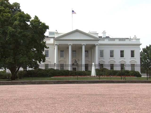 White House offers no clarity on ban of transgender troops