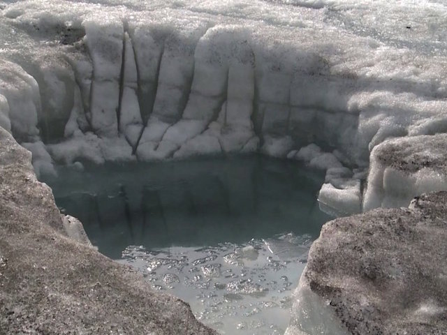 Missing Swiss couple found frozen in Alps after 75 years