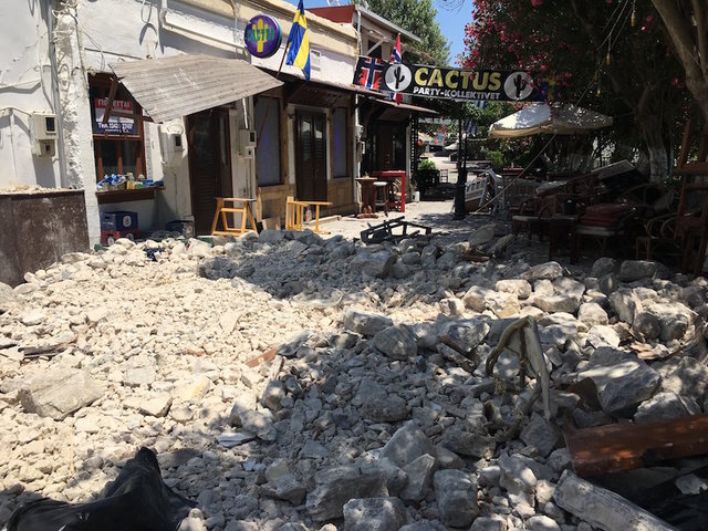 Earthquake off Greek and Turkish coasts kills 2 tourists