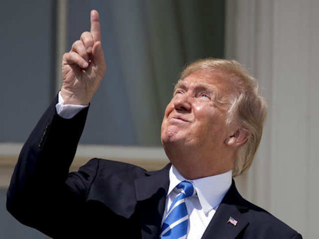 President Trump used naked eyes to stare into solar eclipse