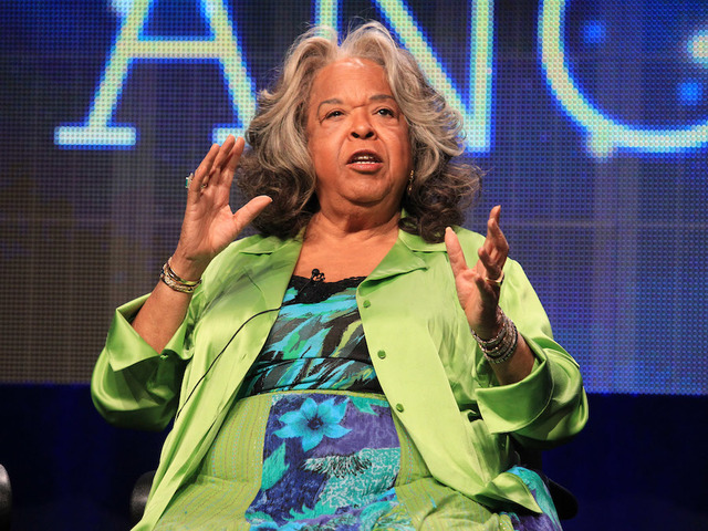 Della Reese, 'Touched by an Angel' star and R&B singer, has died at 86