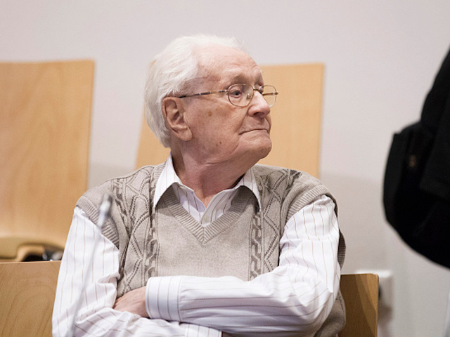 Former Nazi known as 'bookkeeper of Auschwitz' dies before serving sentence