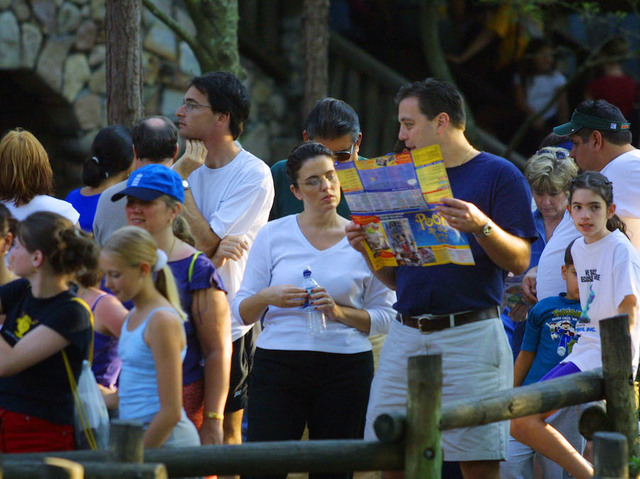 New Disney app seeks to entertain people waiting in long lines at its theme parks