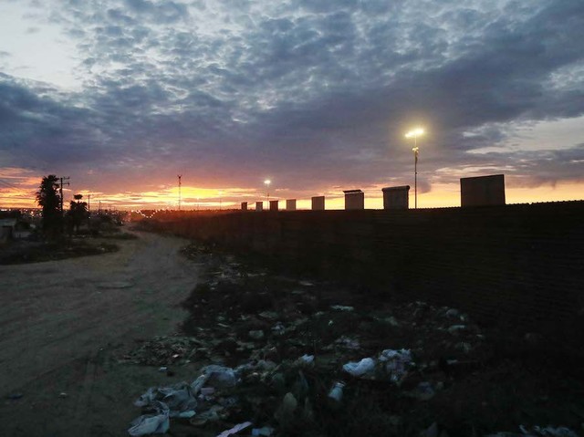 Trump admin in danger of wasting billions on border wall, watchdog report says