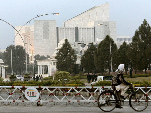 Pakistan court issues arrest warrant for journalist amid press crackdown