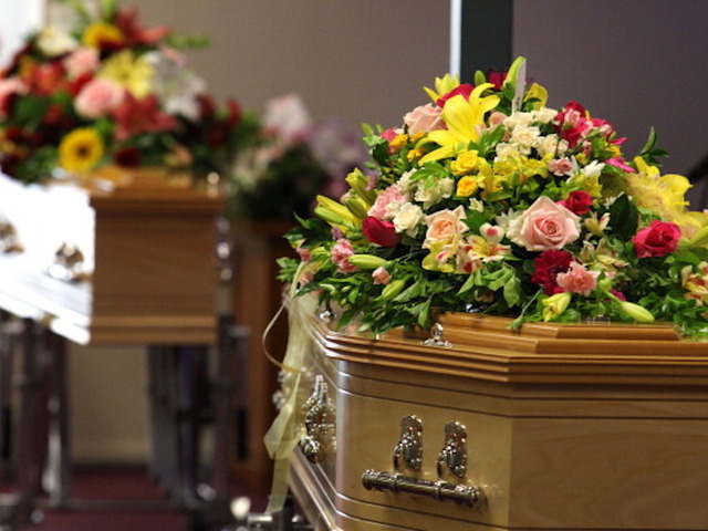 101 Year Old Veteran S Obit Is An Excuse Not To Get Wife A Gatton Australia January 20 Flowers Cover The Coffins At Funeral Of Noelene And Yvana Bischoff Baptist Church On