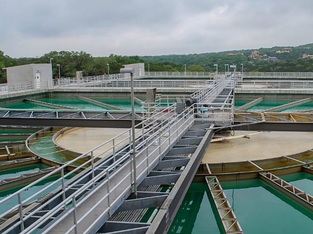 Austin, Texas, could run out of water if residents don't curb use amid floods